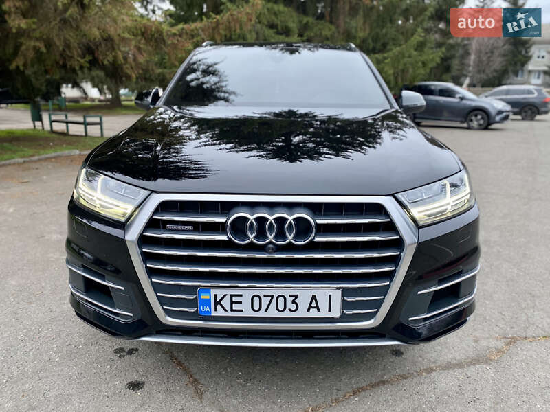 Внедорожник / Кроссовер Audi Q7 2016 в Соленом