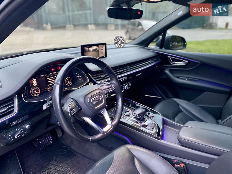 Внедорожник / Кроссовер Audi Q7 2016 в Соленом