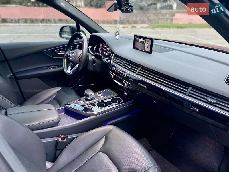 Внедорожник / Кроссовер Audi Q7 2016 в Соленом