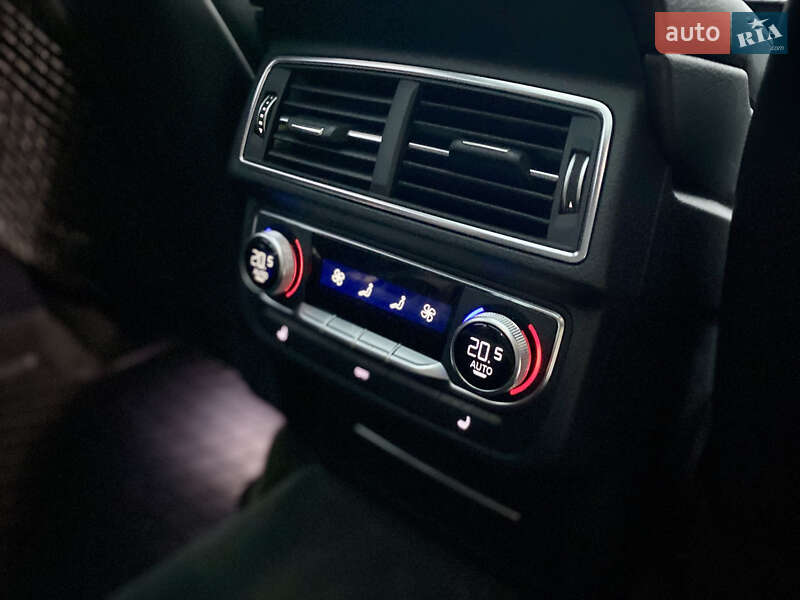 Внедорожник / Кроссовер Audi Q7 2016 в Соленом