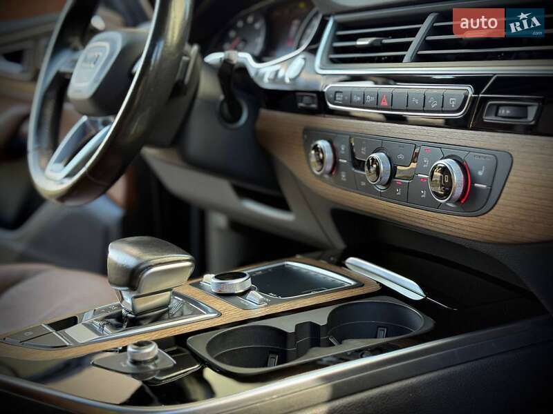 Внедорожник / Кроссовер Audi Q7 2017 в Киеве