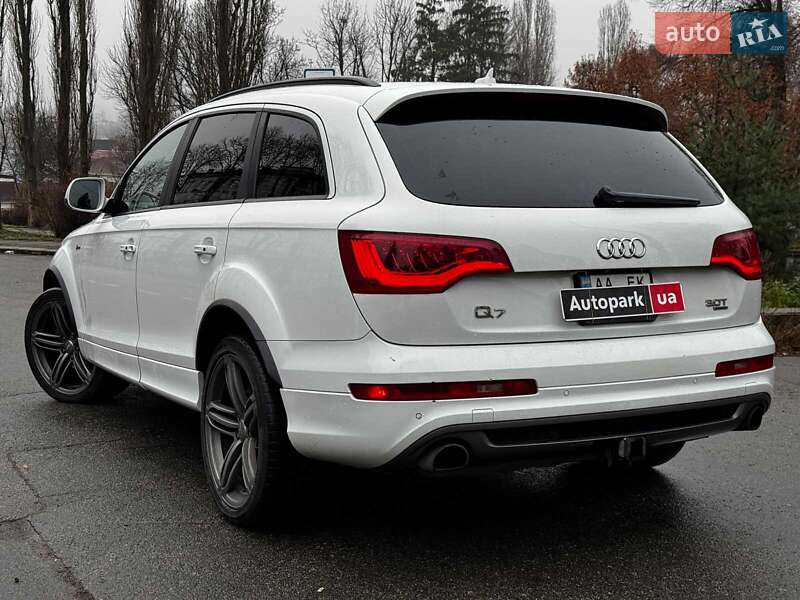 Позашляховик / Кросовер Audi Q7 2015 в Києві