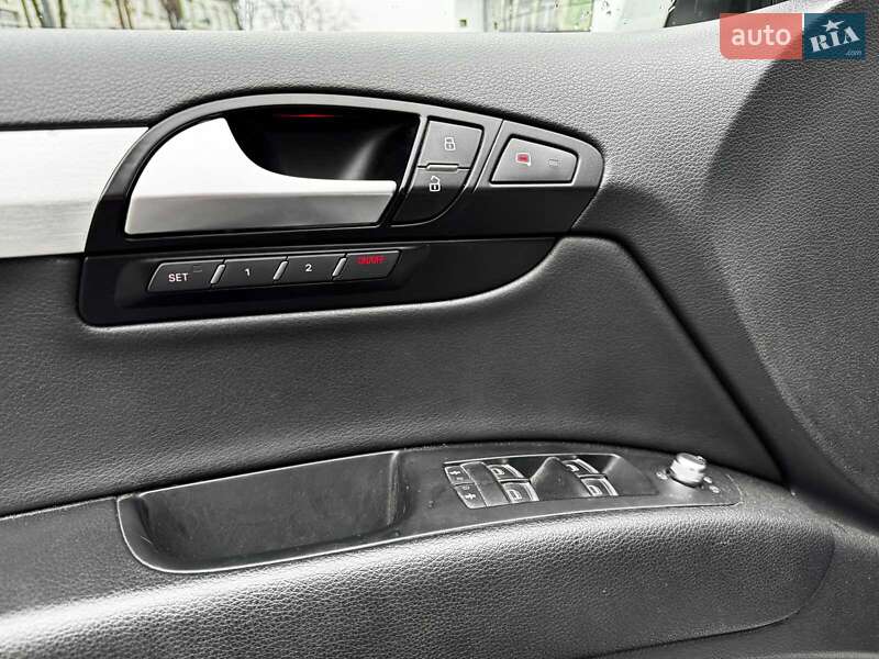 Позашляховик / Кросовер Audi Q7 2015 в Києві