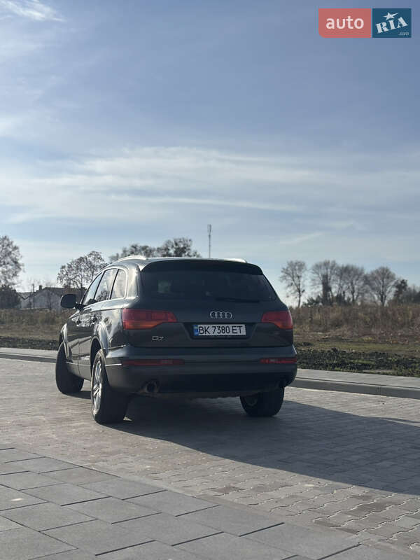 Позашляховик / Кросовер Audi Q7 2007 в Рівному