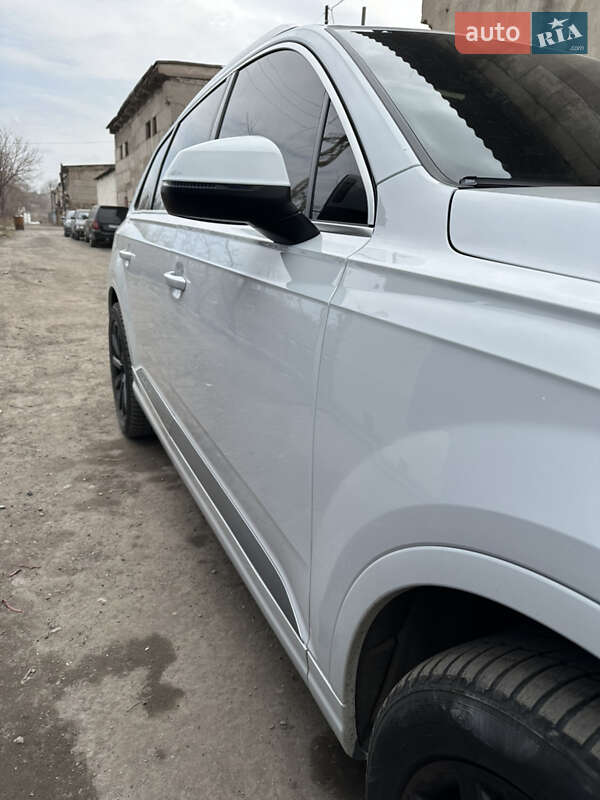 Внедорожник / Кроссовер Audi Q7 2017 в Запорожье