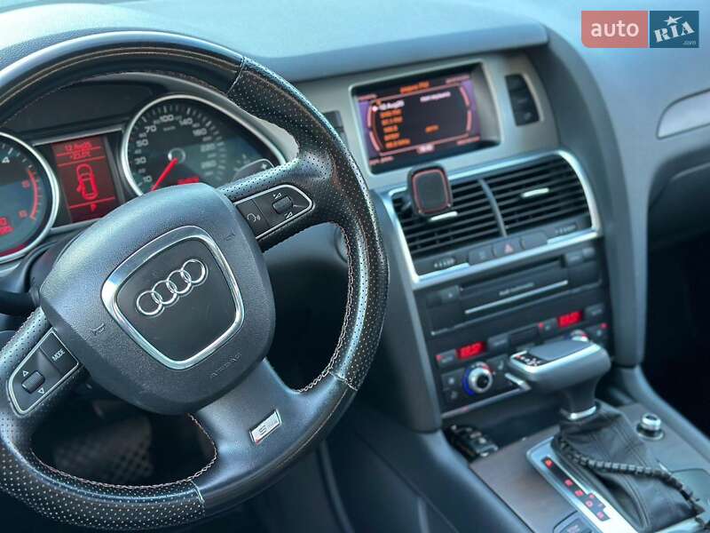 Внедорожник / Кроссовер Audi Q7 2010 в Черновцах