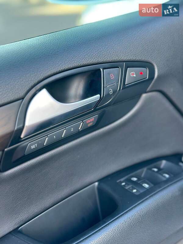 Внедорожник / Кроссовер Audi Q7 2010 в Черновцах