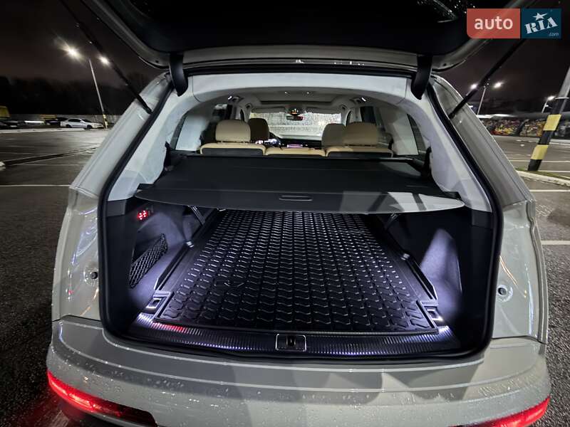 Внедорожник / Кроссовер Audi Q7 2023 в Киеве