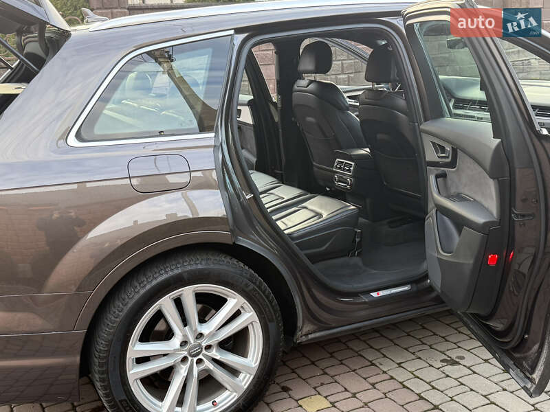 Внедорожник / Кроссовер Audi Q7 2017 в Ровно