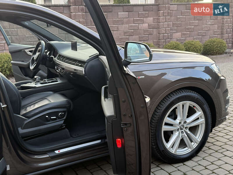 Внедорожник / Кроссовер Audi Q7 2017 в Ровно