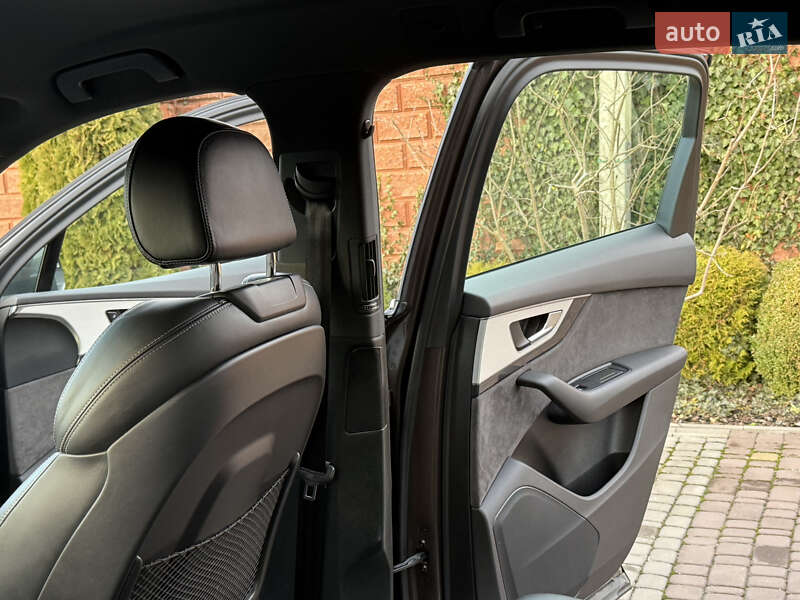 Внедорожник / Кроссовер Audi Q7 2017 в Ровно