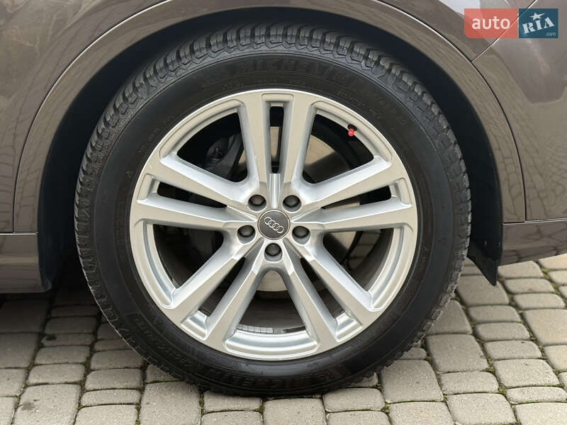 Внедорожник / Кроссовер Audi Q7 2017 в Ровно