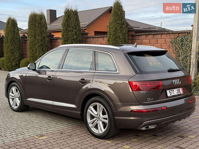 Внедорожник / Кроссовер Audi Q7 2017 в Ровно