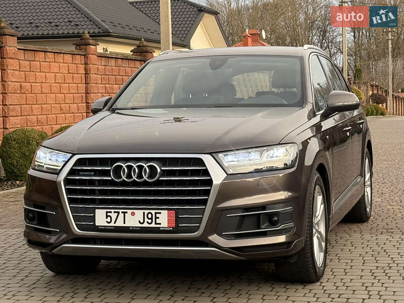 Внедорожник / Кроссовер Audi Q7 2017 в Ровно