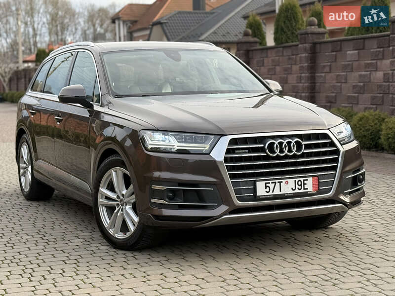 Внедорожник / Кроссовер Audi Q7 2017 в Ровно