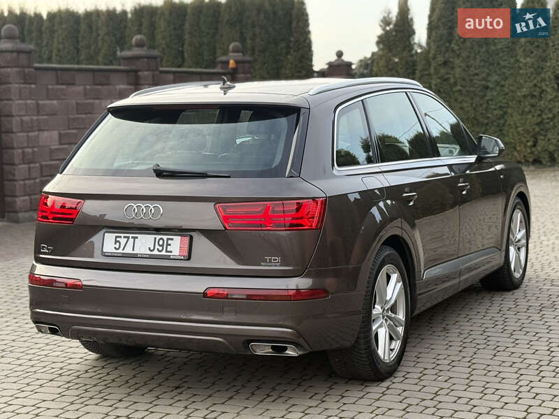 Внедорожник / Кроссовер Audi Q7 2017 в Ровно