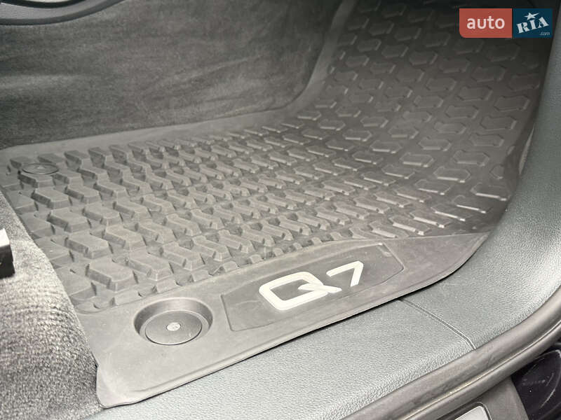 Внедорожник / Кроссовер Audi Q7 2016 в Киеве