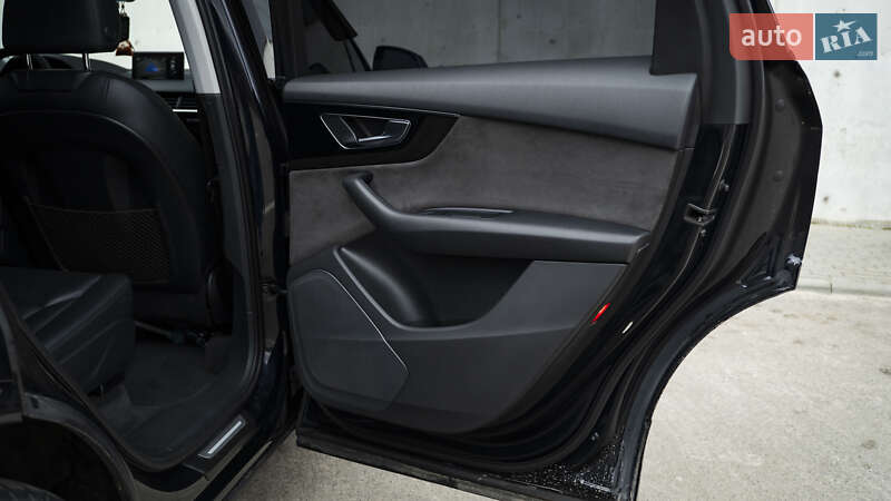 Внедорожник / Кроссовер Audi Q7 2017 в Киеве