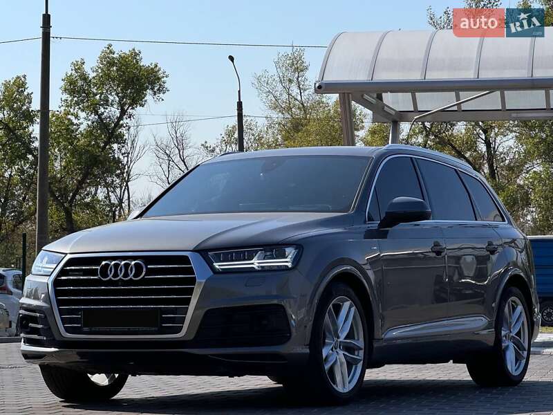 Внедорожник / Кроссовер Audi Q7 2015 в Днепре
