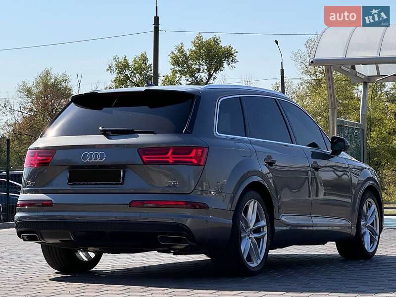 Внедорожник / Кроссовер Audi Q7 2015 в Днепре