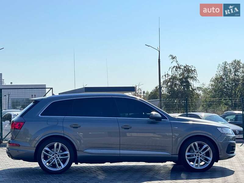 Внедорожник / Кроссовер Audi Q7 2015 в Днепре