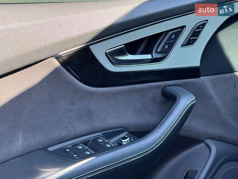 Внедорожник / Кроссовер Audi Q7 2015 в Днепре