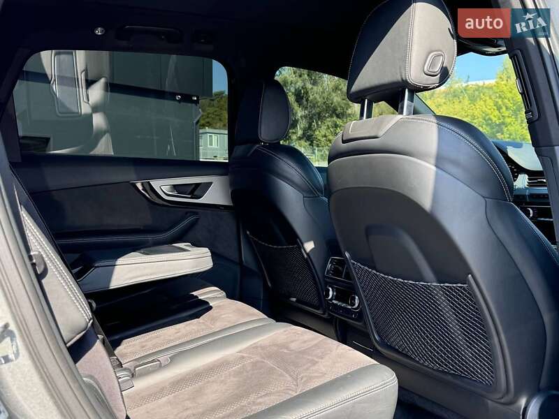 Внедорожник / Кроссовер Audi Q7 2015 в Днепре