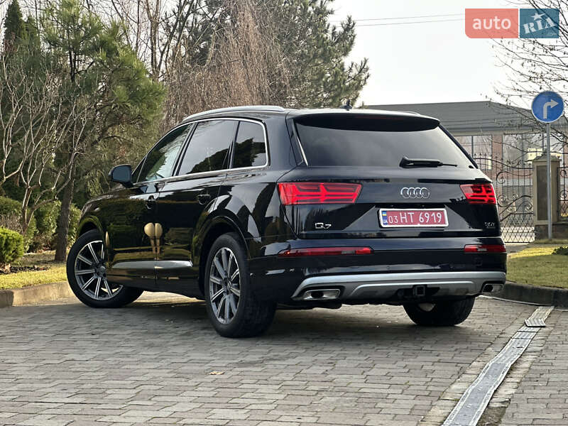Внедорожник / Кроссовер Audi Q7 2017 в Сарнах