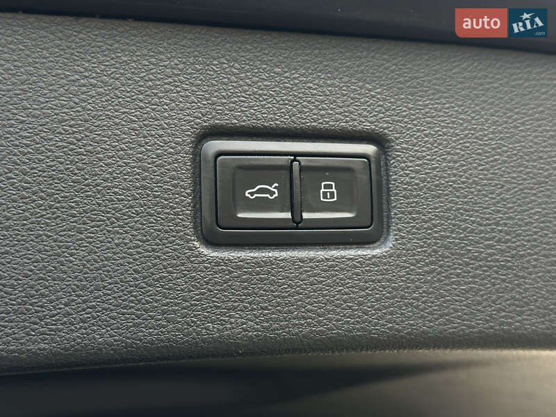 Внедорожник / Кроссовер Audi Q7 2017 в Сарнах