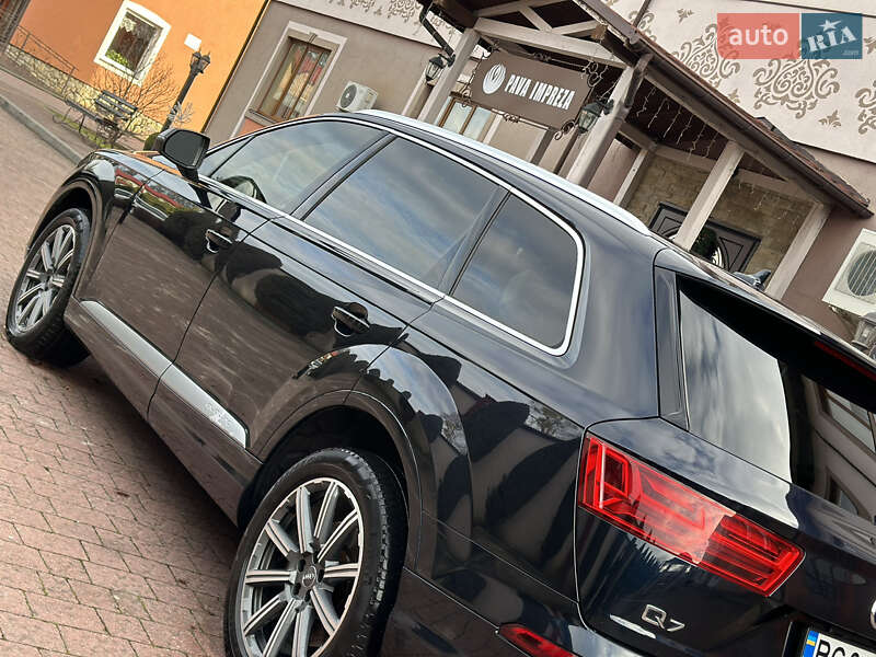 Внедорожник / Кроссовер Audi Q7 2017 в Стрые