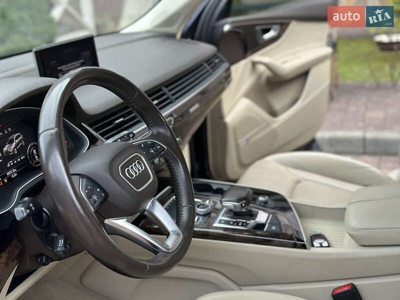 Внедорожник / Кроссовер Audi Q7 2017 в Стрые
