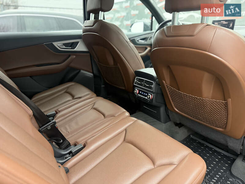 Внедорожник / Кроссовер Audi Q7 2016 в Каменец-Подольском