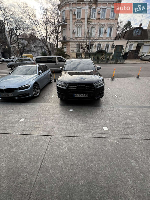 Внедорожник / Кроссовер Audi Q7 2017 в Одессе