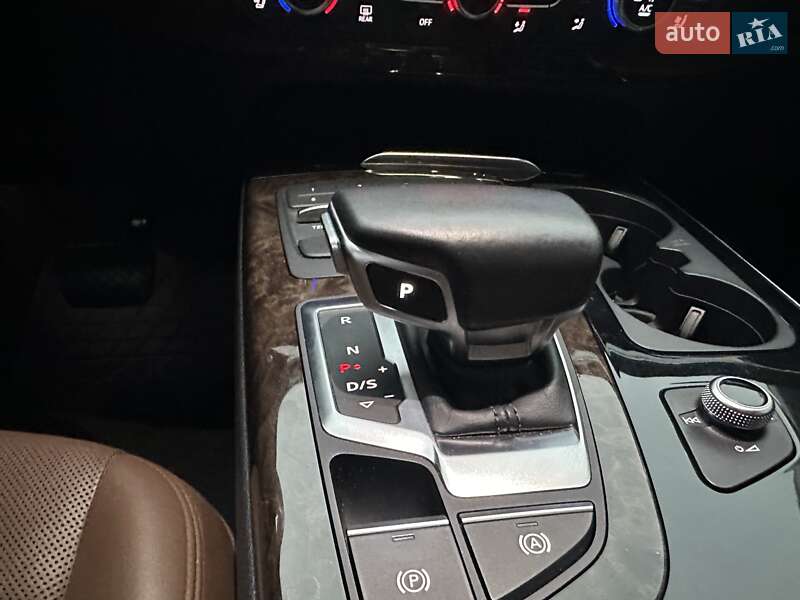 Внедорожник / Кроссовер Audi Q7 2016 в Киеве