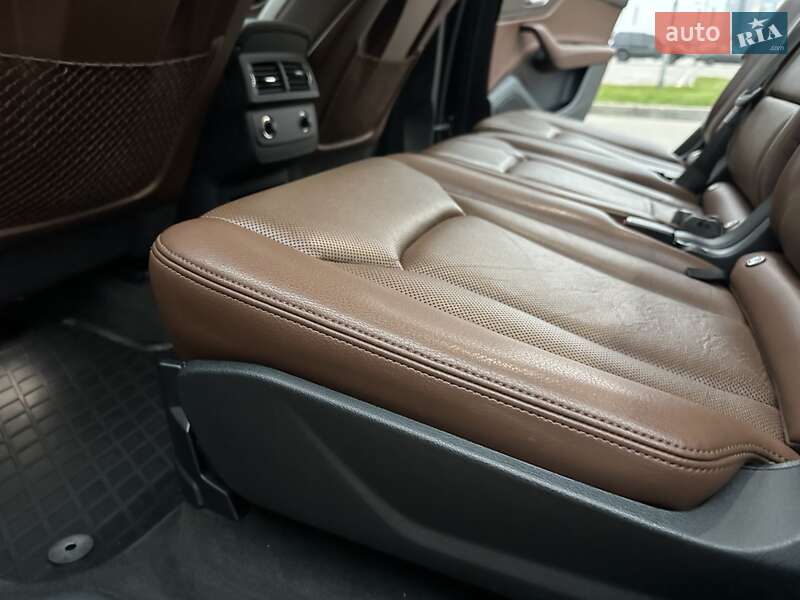 Внедорожник / Кроссовер Audi Q7 2016 в Киеве