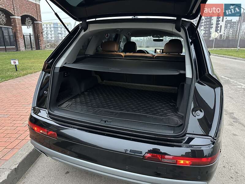 Внедорожник / Кроссовер Audi Q7 2016 в Киеве