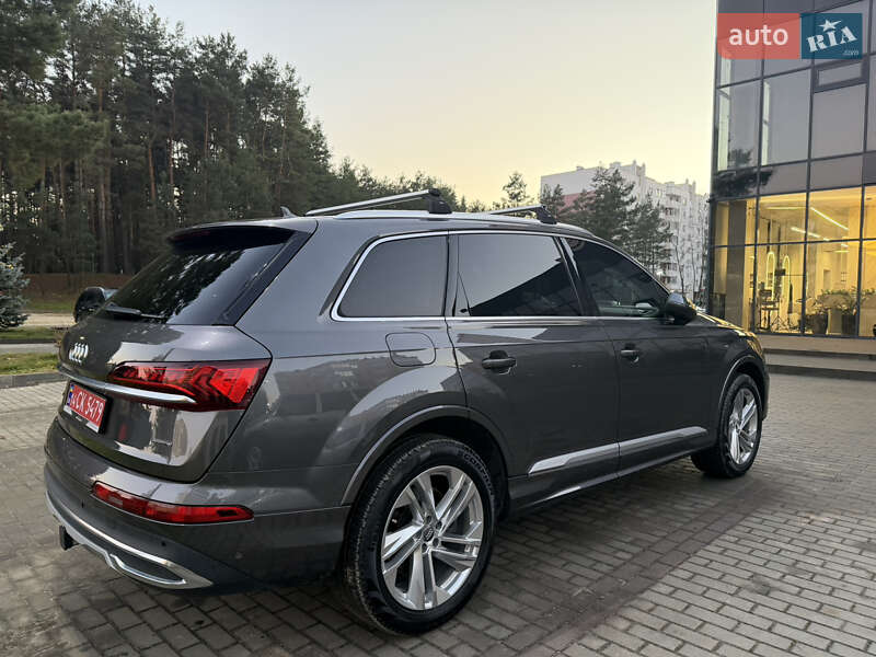 Внедорожник / Кроссовер Audi Q7 2020 в Новояворовске