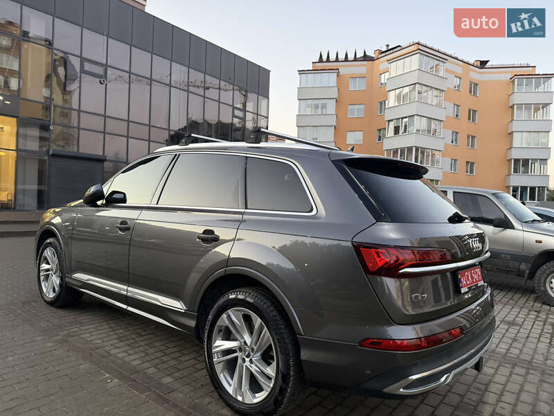 Внедорожник / Кроссовер Audi Q7 2020 в Новояворовске