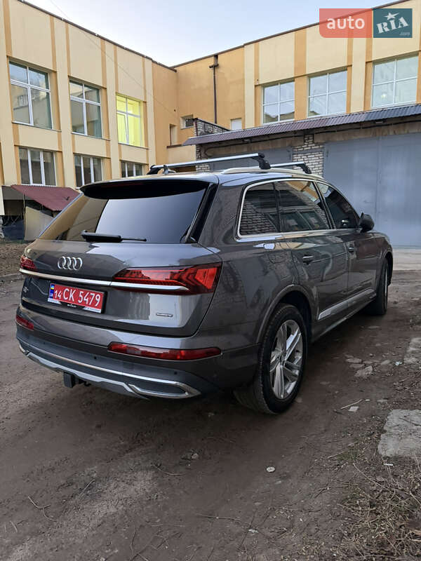 Внедорожник / Кроссовер Audi Q7 2020 в Новояворовске