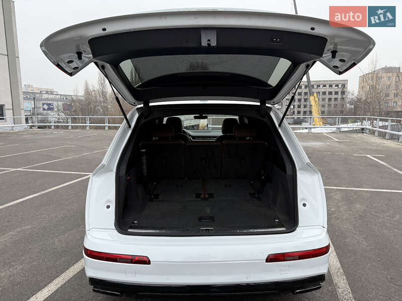 Внедорожник / Кроссовер Audi Q7 2016 в Киеве