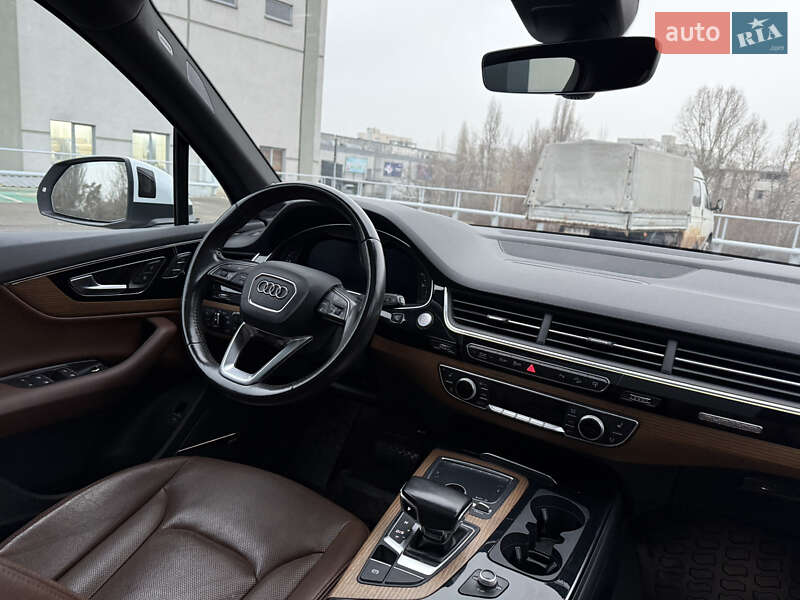Внедорожник / Кроссовер Audi Q7 2016 в Киеве