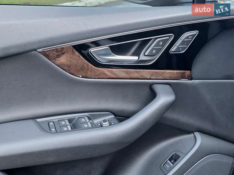 Внедорожник / Кроссовер Audi Q7 2016 в Харькове