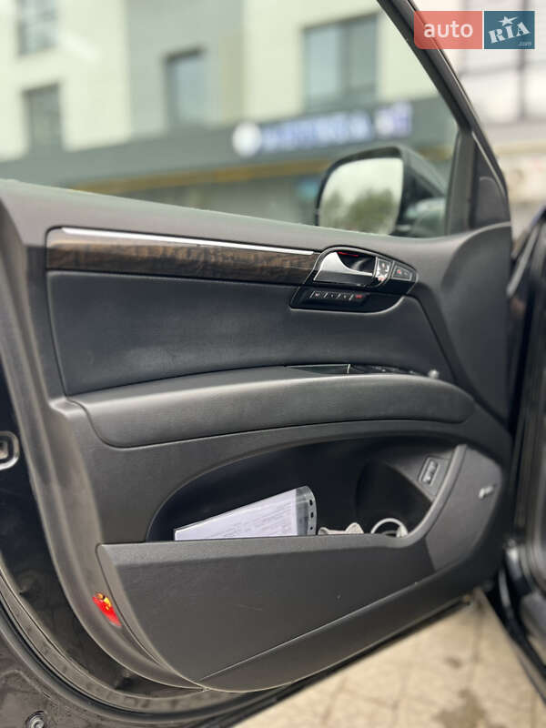 Внедорожник / Кроссовер Audi Q7 2006 в Новояворовске