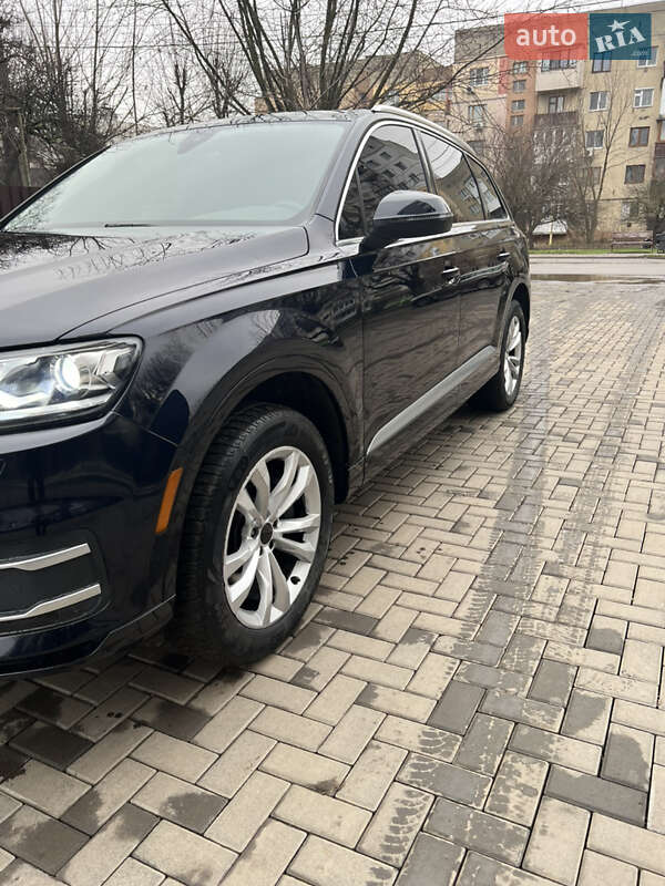 Внедорожник / Кроссовер Audi Q7 2017 в Ужгороде