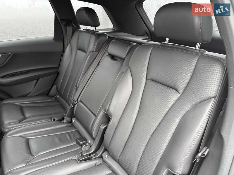 Внедорожник / Кроссовер Audi Q7 2016 в Кривом Роге