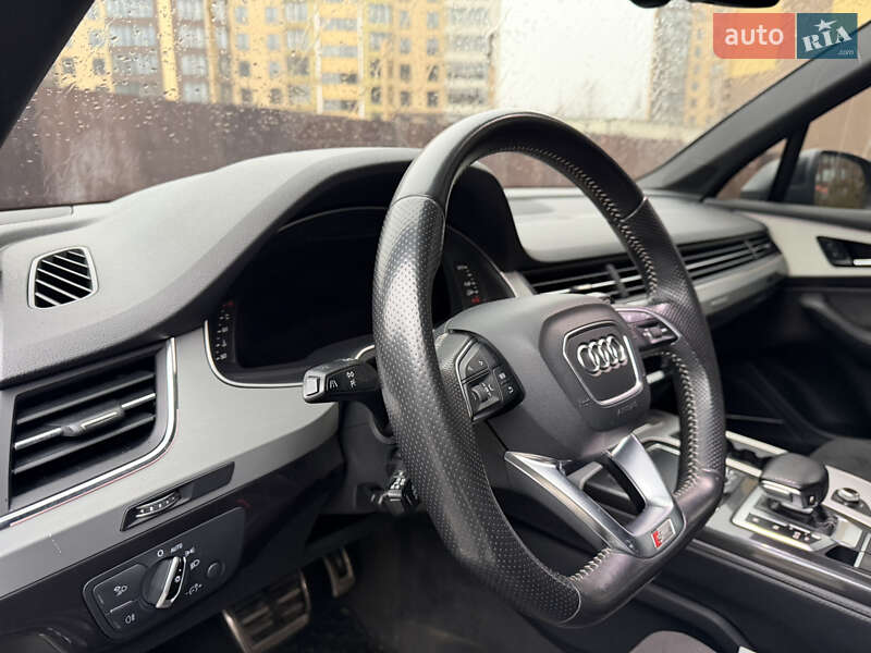 Внедорожник / Кроссовер Audi Q7 2015 в Чернигове