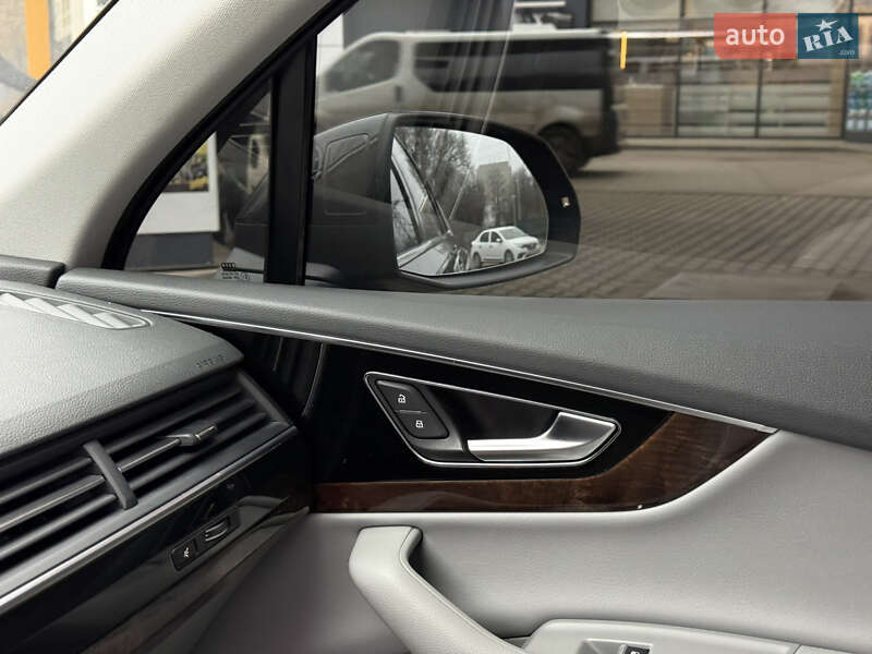 Внедорожник / Кроссовер Audi Q7 2017 в Днепре