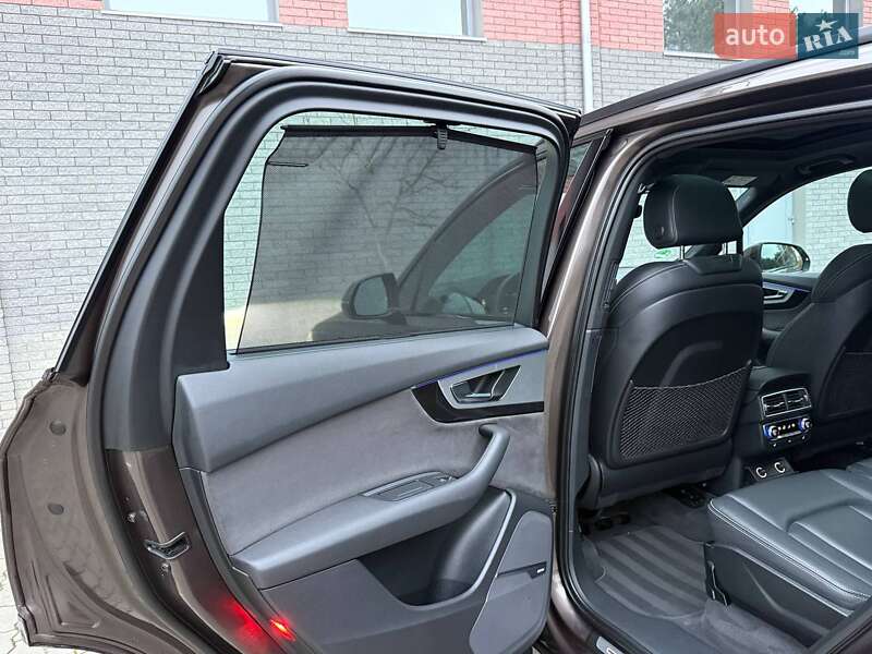 Внедорожник / Кроссовер Audi Q7 2017 в Ровно