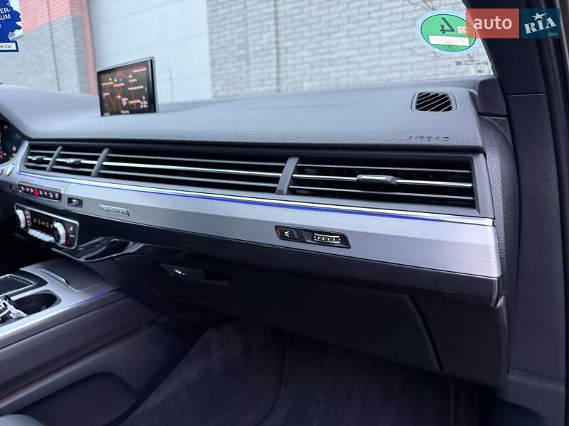Внедорожник / Кроссовер Audi Q7 2017 в Ровно