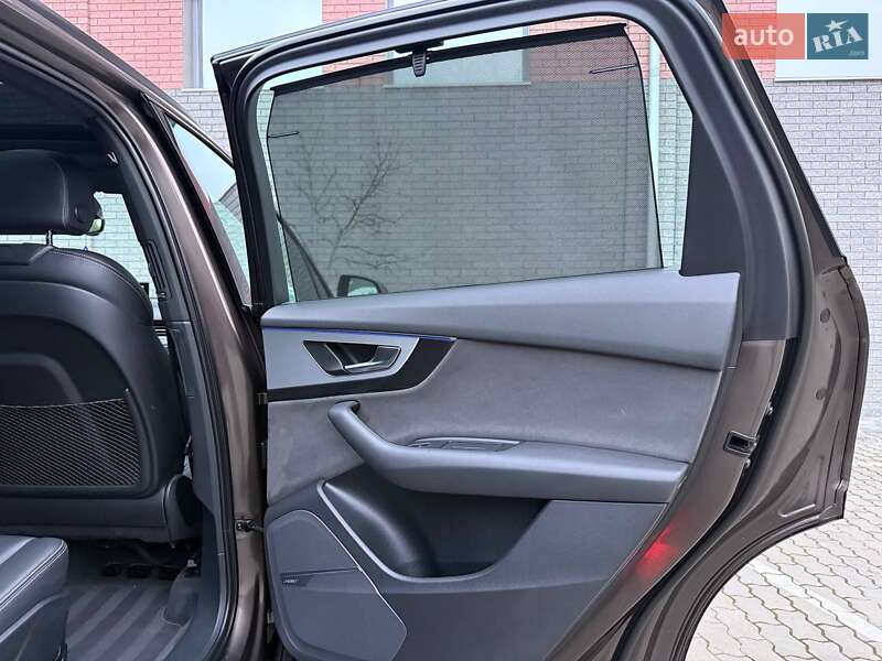 Внедорожник / Кроссовер Audi Q7 2017 в Ровно